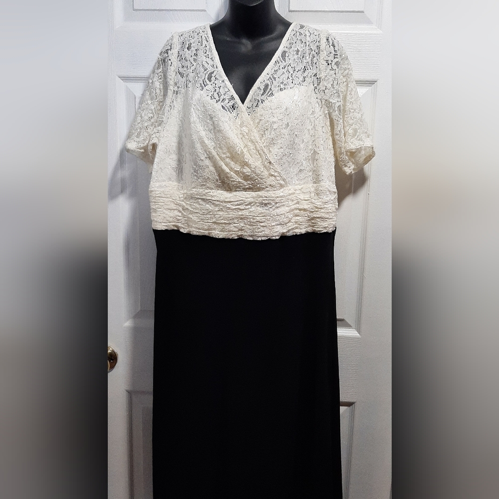 JS Collections Sequin Lace Long Formal Evening Dress in Cream & Black Size 24W